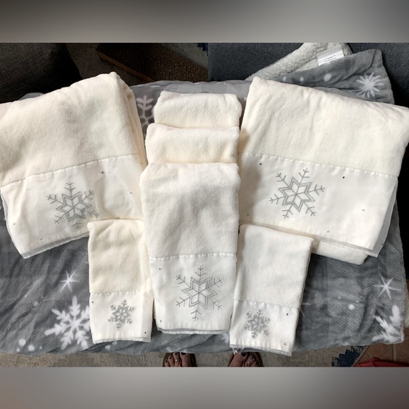 Target Bath Ivory Embroidered Snowflake Towels With Rhinestones